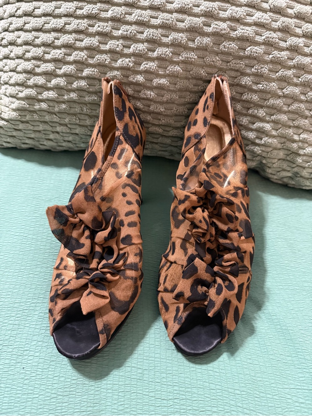 Women’s Leopard Print Open-Toe Ruffle Heels - Tan/Black